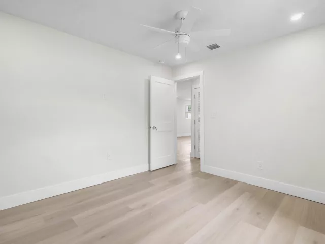 Продажа дома по адресу 325 SW 8TH Avenue - фото 9363067