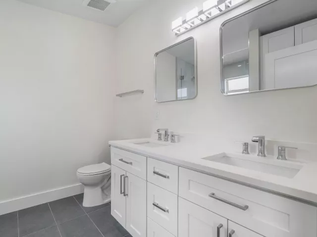 Продажа дома по адресу 325 SW 8TH Avenue - фото 9363068