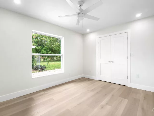 Продажа дома по адресу 325 SW 8TH Avenue - фото 9363070