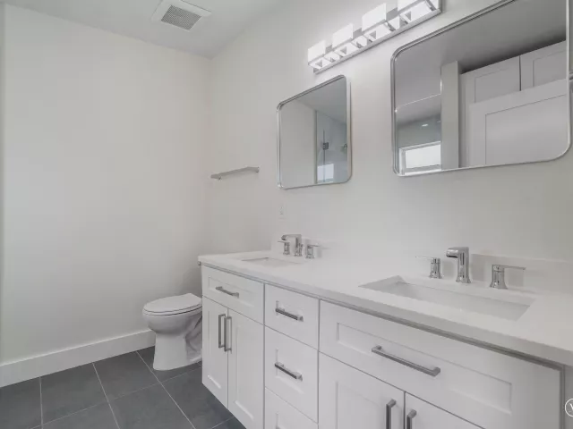 Продажа дома по адресу 325 SW 8TH Avenue - фото 9363071