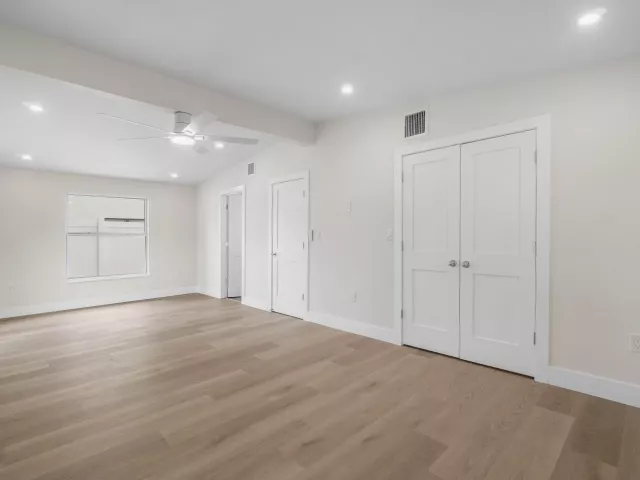 Продажа дома по адресу 325 SW 8TH Avenue - фото 9363075