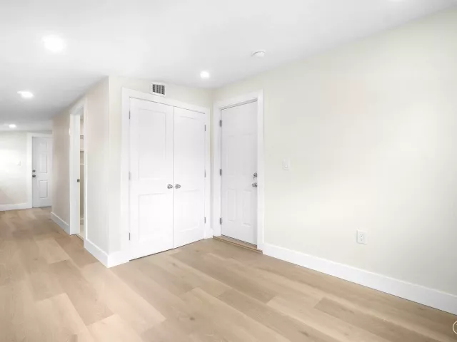 Продажа дома по адресу 325 SW 8TH Avenue - фото 9363077