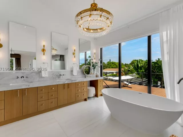 Продажа дома по адресу 795 Lakeview Dr - фото 9326495