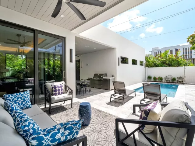 Дом в аренду по адресу 725 SE 4TH Avenue - фото 9325164