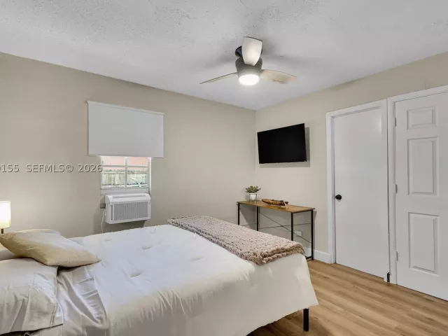 Продажа дома по адресу 31 NE 53rd St - фото 9356572