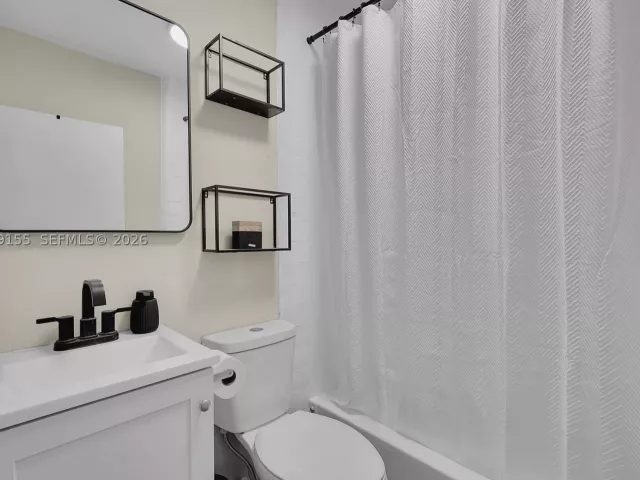 Продажа дома по адресу 31 NE 53rd St - фото 9356573