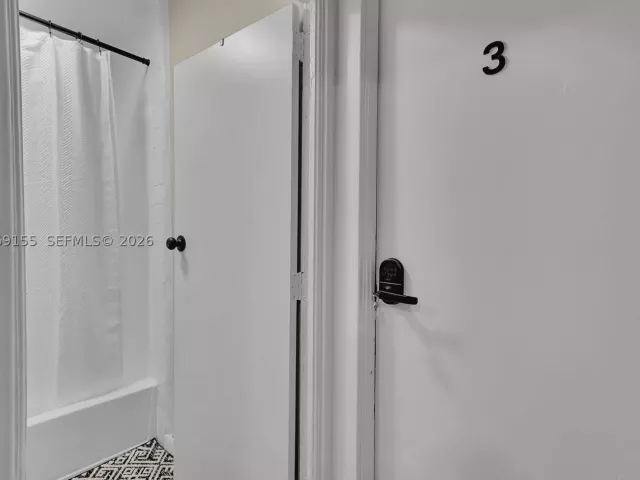 Продажа дома по адресу 31 NE 53rd St - фото 9356574