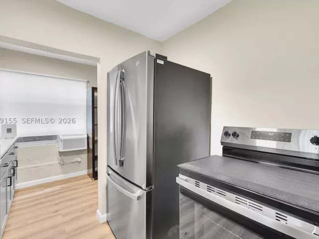 Продажа дома по адресу 31 NE 53rd St - фото 9356561