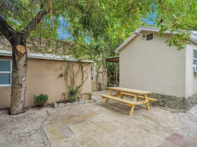 Продажа дома по адресу 31 NE 53rd St - фото 9356580