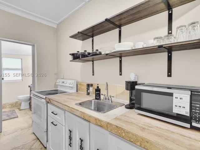 Продажа дома по адресу 31 NE 53rd St - фото 9356583