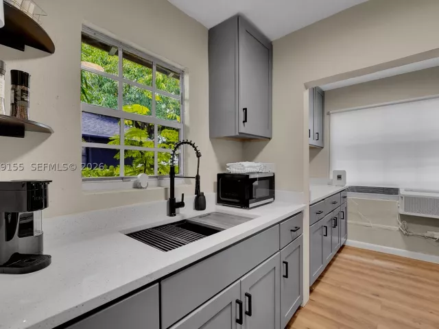 Продажа дома по адресу 31 NE 53rd St - фото 9356562