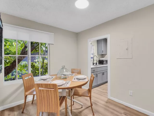 Продажа дома по адресу 31 NE 53rd St - фото 9356563