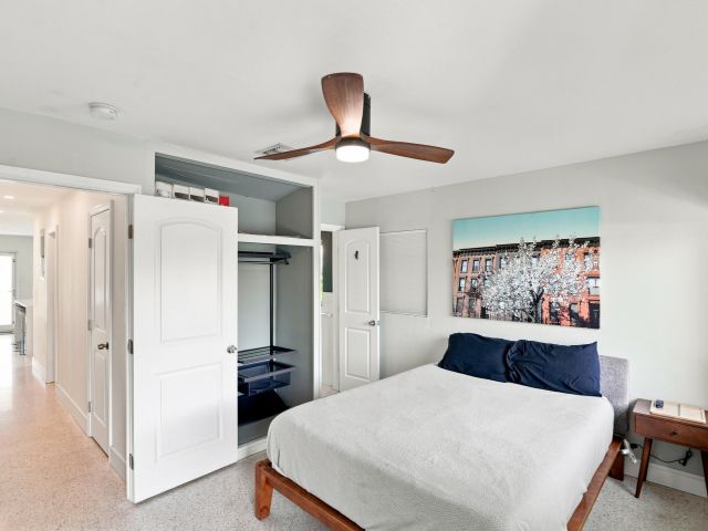 Продажа дома по адресу 35 NE 29th Street - фото 9358890