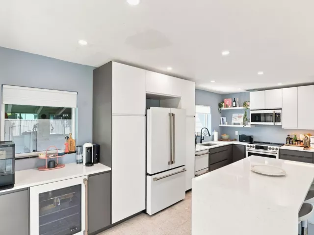 Продажа дома по адресу 35 NE 29th Street - фото 9358872