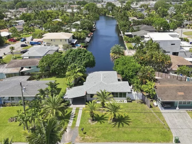 Продажа дома по адресу 35 NE 29th Street - фото 9358856
