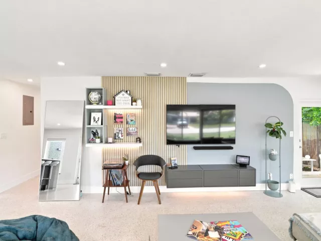 Продажа дома по адресу 35 NE 29th Street - фото 9358878