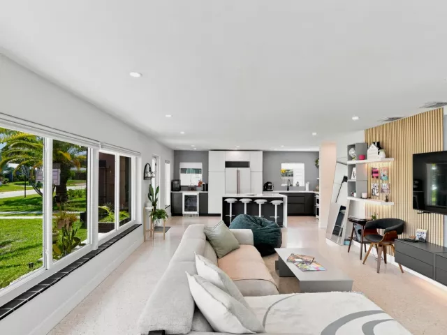 Продажа дома по адресу 35 NE 29th Street - фото 9358880