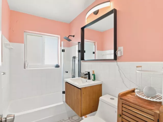 Продажа дома по адресу 35 NE 29th Street - фото 9358883