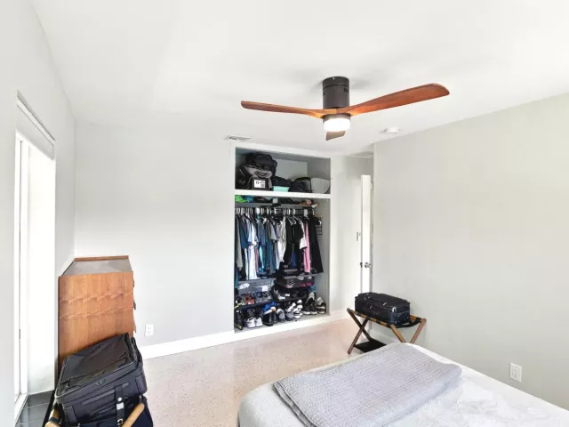 Продажа дома по адресу 35 NE 29th Street - фото 9358887