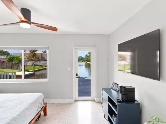 Продажа дома по адресу 35 NE 29th Street - фото 9358888