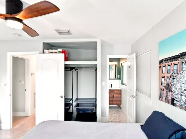 Продажа дома по адресу 35 NE 29th Street - фото 9358891