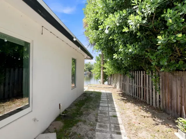 Продажа дома по адресу 35 NE 29th Street - фото 9358894