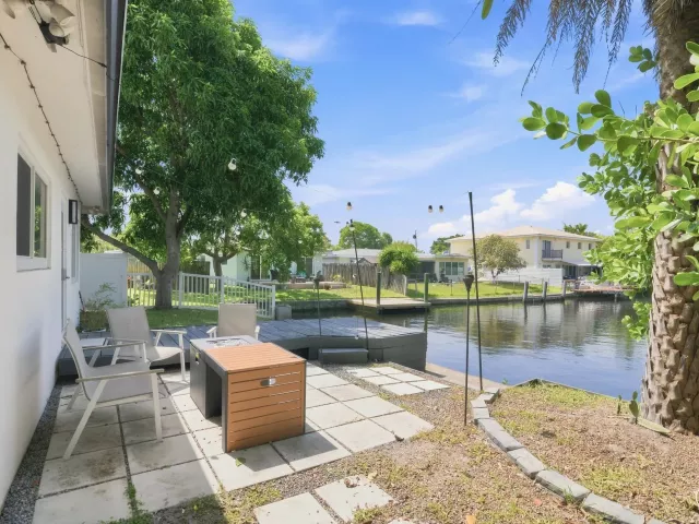 Продажа дома по адресу 35 NE 29th Street - фото 9358896