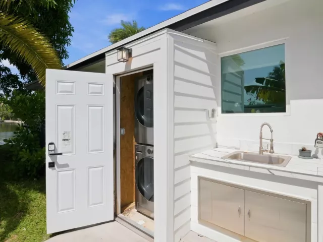 Продажа дома по адресу 35 NE 29th Street - фото 9358901