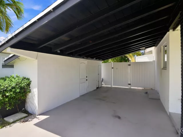Продажа дома по адресу 35 NE 29th Street - фото 9358863