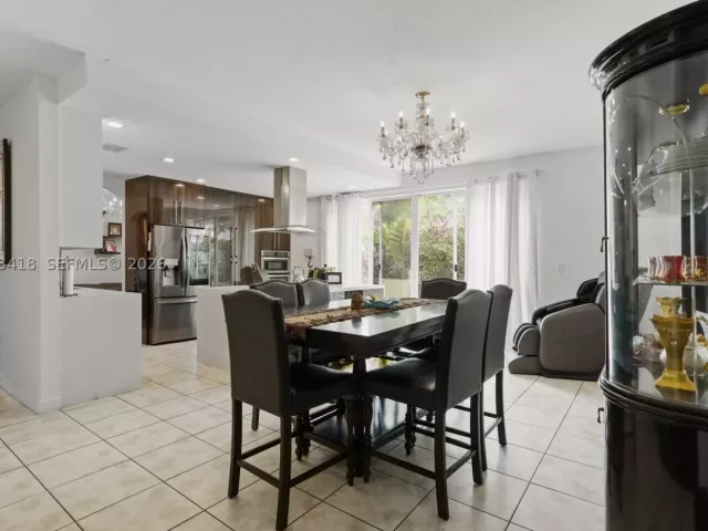 Продажа дома по адресу 8741 NW 110th Ave - фото 9327096