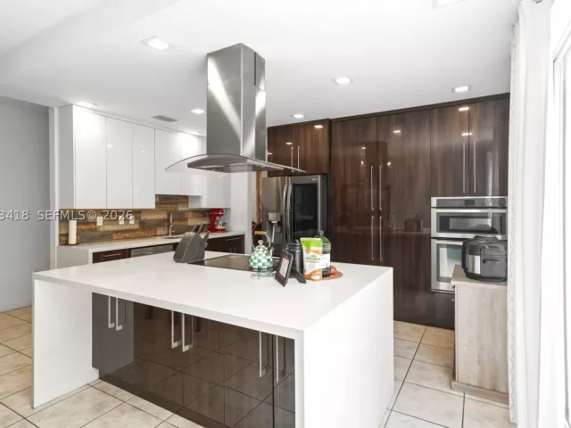 Продажа дома по адресу 8741 NW 110th Ave - фото 9327099