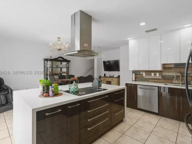 Продажа дома по адресу 8741 NW 110th Ave - фото 9327100