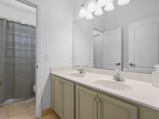 Продажа дома по адресу 8741 NW 110th Ave - фото 9327122