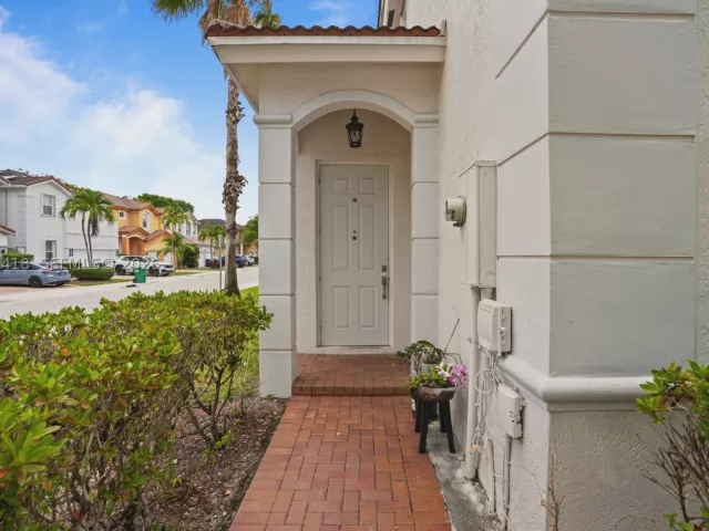 Продажа дома по адресу 8741 NW 110th Ave - фото 9327087