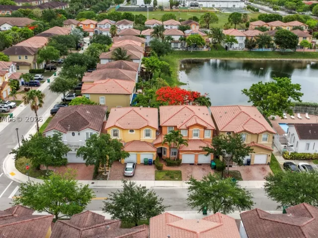 Продажа дома по адресу 8741 NW 110th Ave - фото 9327133