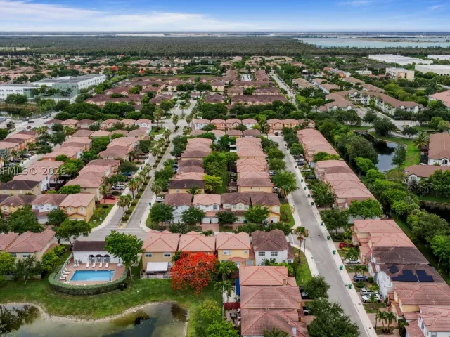 Продажа дома по адресу 8741 NW 110th Ave - фото 9327135