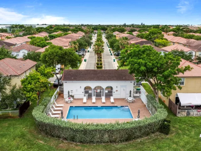 Продажа дома по адресу 8741 NW 110th Ave - фото 9327136