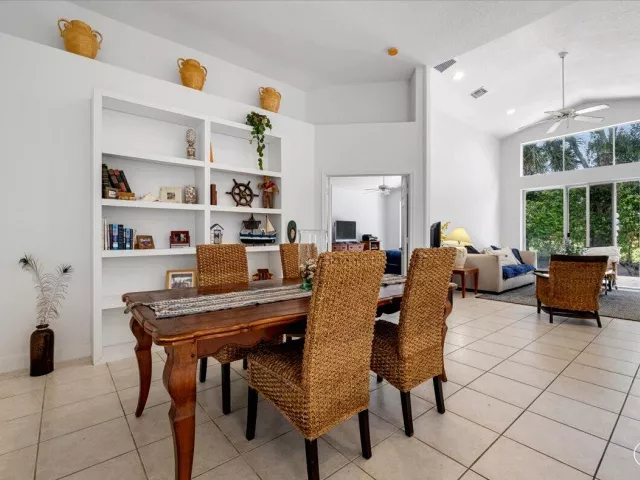 Продажа дома по адресу 4841 N CLASSICAL Boulevard - фото 9327662