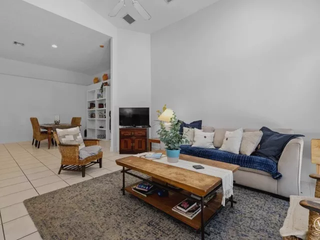 Продажа дома по адресу 4841 N CLASSICAL Boulevard - фото 9327664