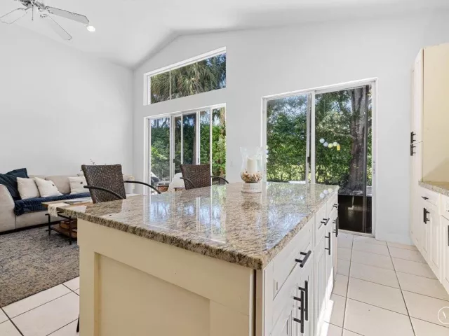 Продажа дома по адресу 4841 N CLASSICAL Boulevard - фото 9327667