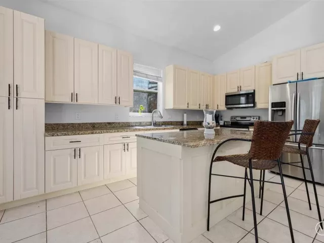 Продажа дома по адресу 4841 N CLASSICAL Boulevard - фото 9327669