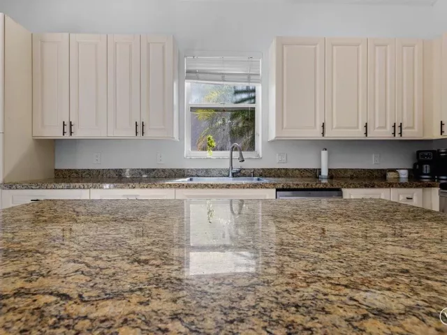 Продажа дома по адресу 4841 N CLASSICAL Boulevard - фото 9327670