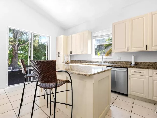 Продажа дома по адресу 4841 N CLASSICAL Boulevard - фото 9327671