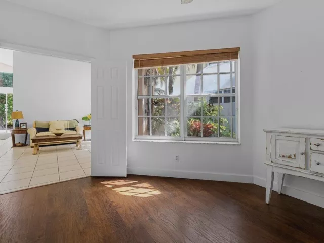 Продажа дома по адресу 4841 N CLASSICAL Boulevard - фото 9327674