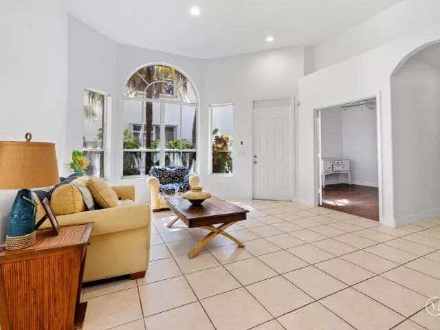 Продажа дома по адресу 4841 N CLASSICAL Boulevard - фото 9327660