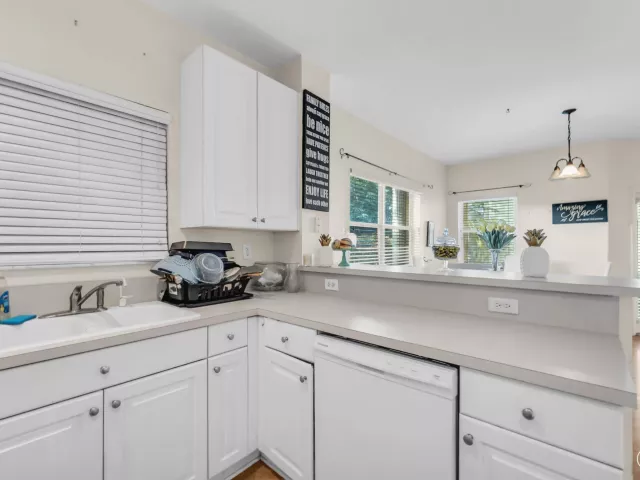 Продажа дома по адресу 7538 NW 17TH Drive - фото 9379879