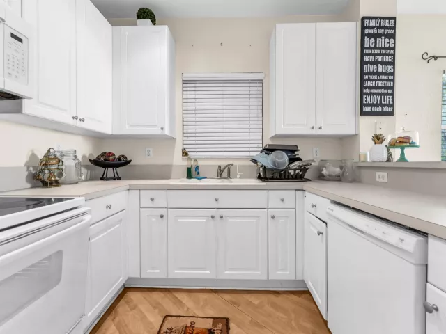Продажа дома по адресу 7538 NW 17TH Drive - фото 9379880