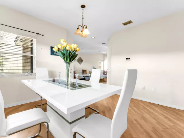 Продажа дома по адресу 7538 NW 17TH Drive - фото 9379885