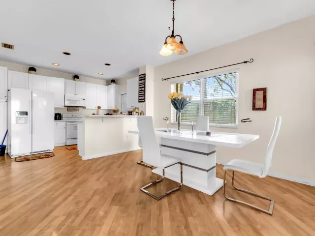 Продажа дома по адресу 7538 NW 17TH Drive - фото 9379887