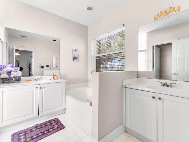 Продажа дома по адресу 7538 NW 17TH Drive - фото 9379890
